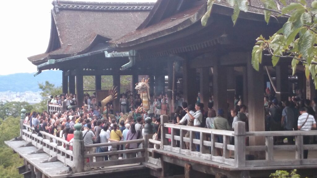 小さな結婚式 京都祇園チャペルは和装でもドレスでも映える 神社もロケーションフォトもインスタ映えも全部お任せ 関西人がおススメする京都の少人数 結婚式 ｍｉｎｉ ｗｅｄｄｉｎｇ